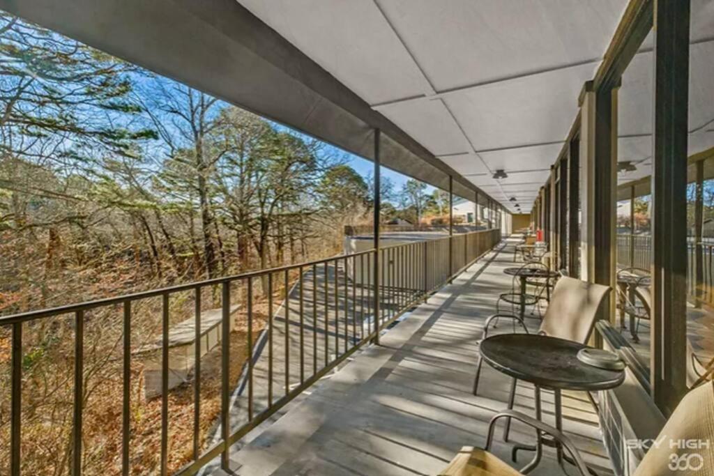 Stonegate Lodge King Bed, Wifi, 50In Roku Tv, Salt Water Pool Room #108 ユリーカ・スプリングス エクステリア 写真