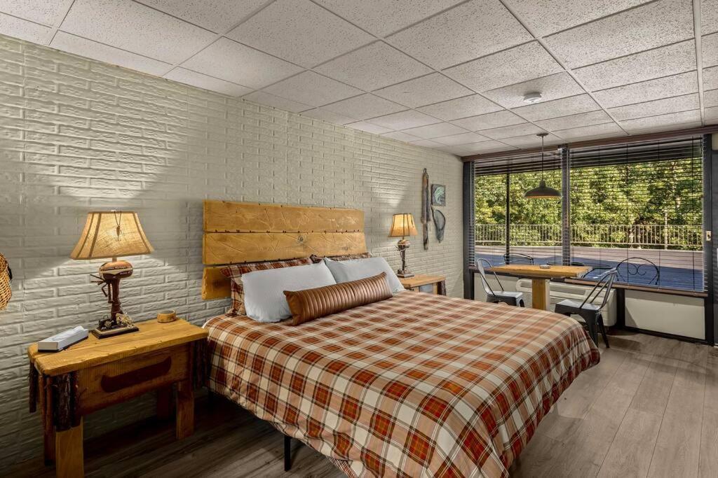 Stonegate Lodge King Bed, Wifi, 50In Roku Tv, Salt Water Pool Room #108 ユリーカ・スプリングス エクステリア 写真