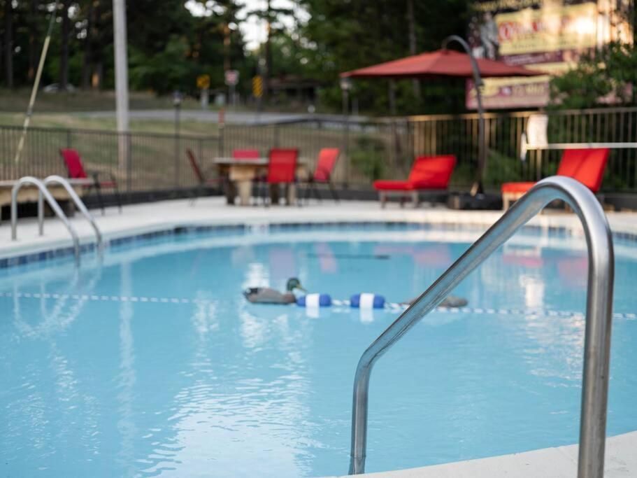 Stonegate Lodge King Bed, Wifi, 50In Roku Tv, Salt Water Pool Room #108 ユリーカ・スプリングス エクステリア 写真